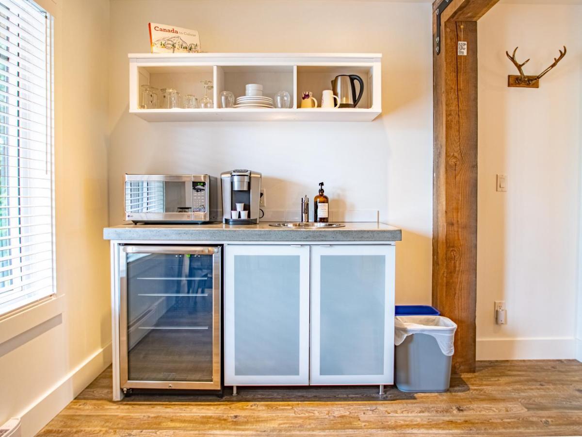 The Francis Boutique Inn Ucluelet Extérieur photo