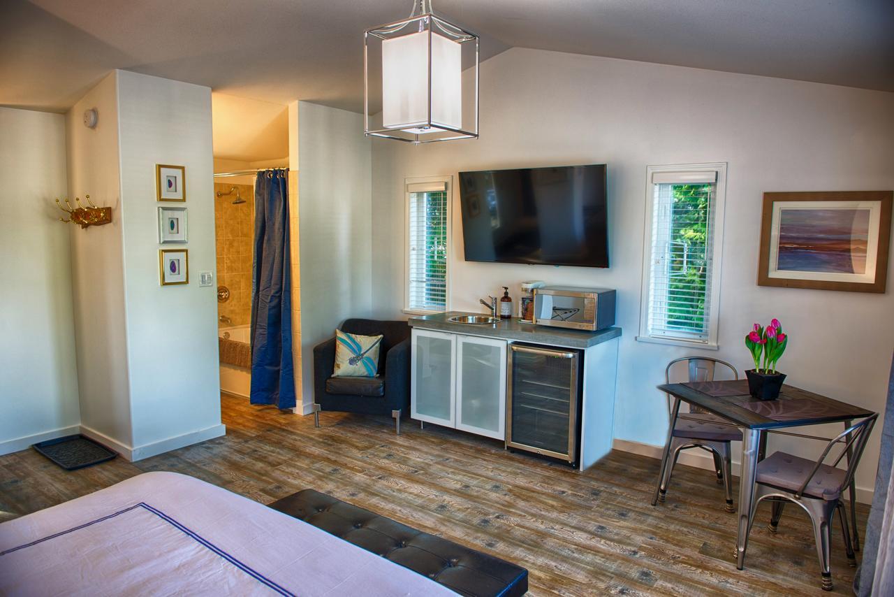 The Francis Boutique Inn Ucluelet Extérieur photo