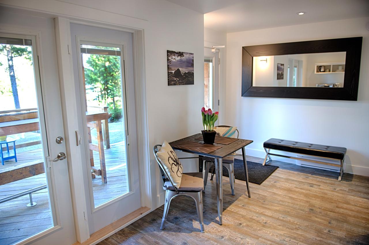 The Francis Boutique Inn Ucluelet Extérieur photo